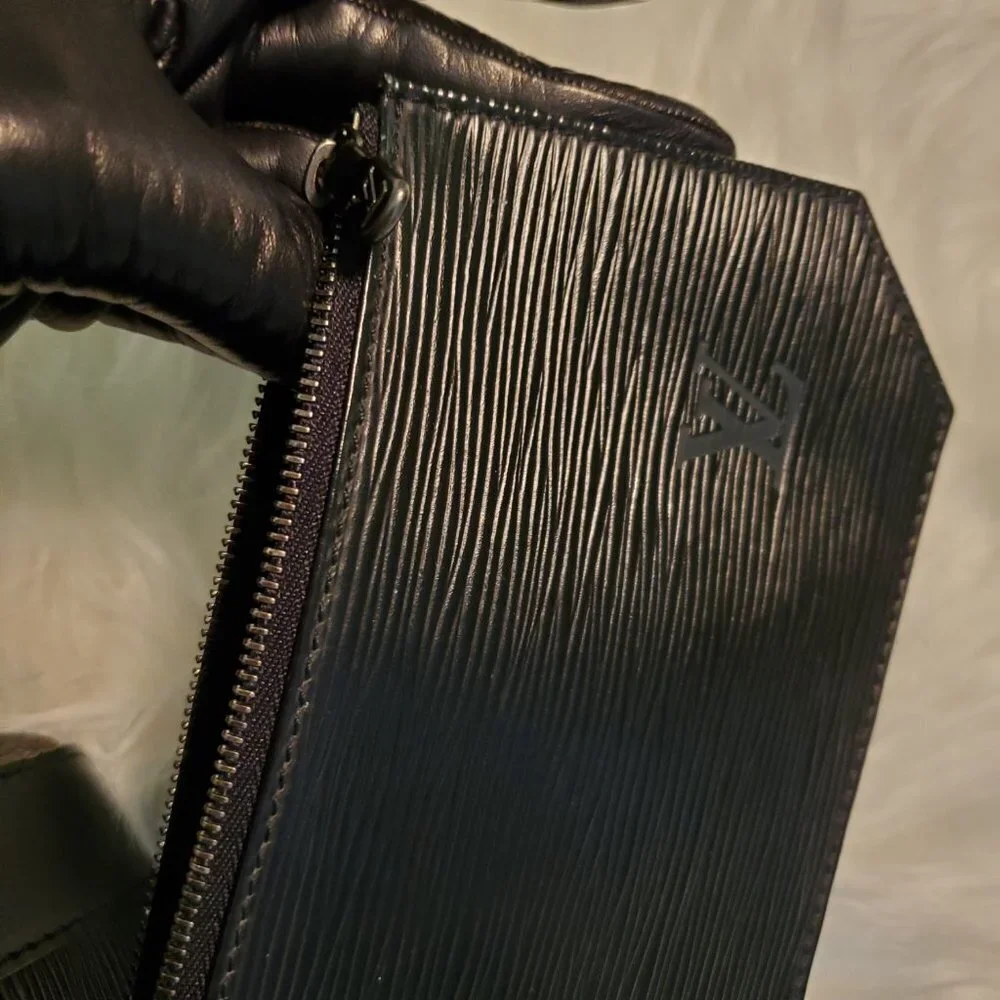 Authentic Louis Vuitton Sac a Dos Drawstring Backpack Epi Leather Black